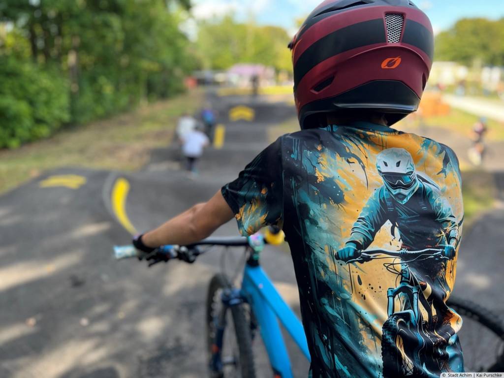 Einweihung des neuen Jugendplatzes – Ein starkes Zeichen für die Jugend in Achim